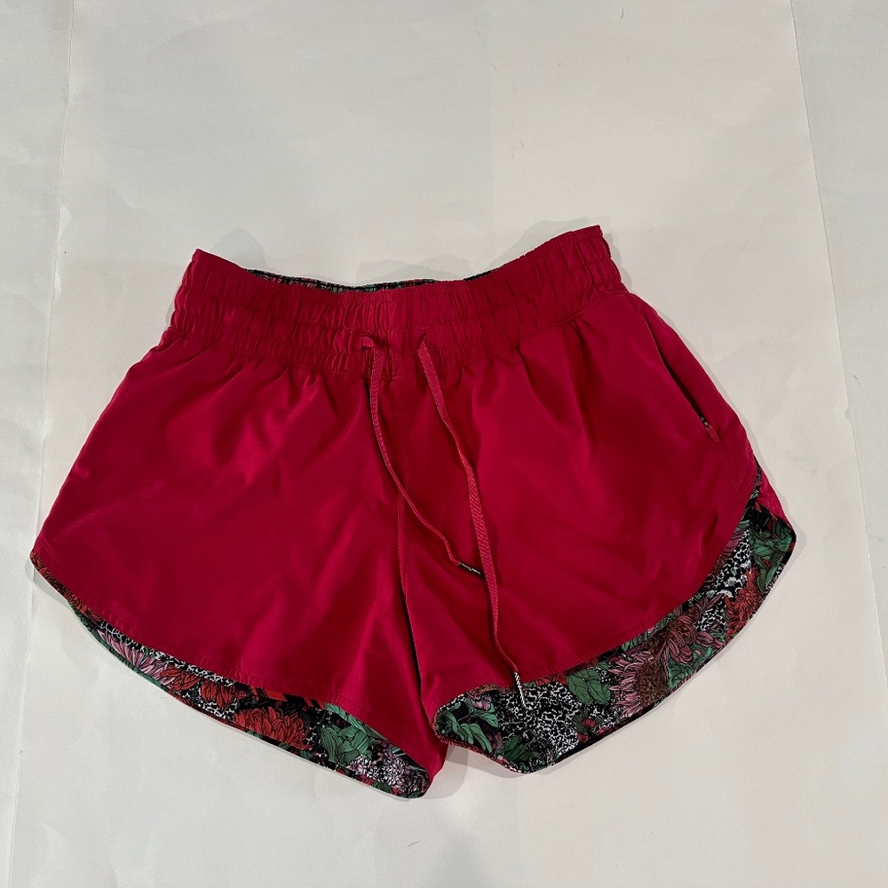 Lululemon Choose A Side Short‎ 3" - Reversible - Size 4.